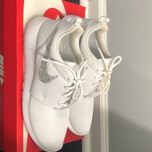 White Nike Roshie One embellished sneaker